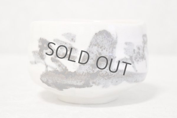 Photo4: Mino ware pottery Japanese tea ceremony bowl Matcha chawan sansui white shino (4)