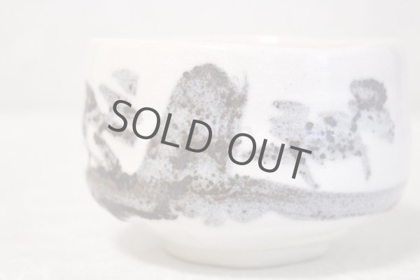 Photo11: Mino ware pottery Japanese tea ceremony bowl Matcha chawan sansui white shino (11)