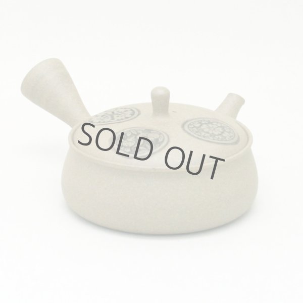 Photo3: Tokoname Japanese tea pot Gyokko flower carved flat shape yakishime 120ml (3)