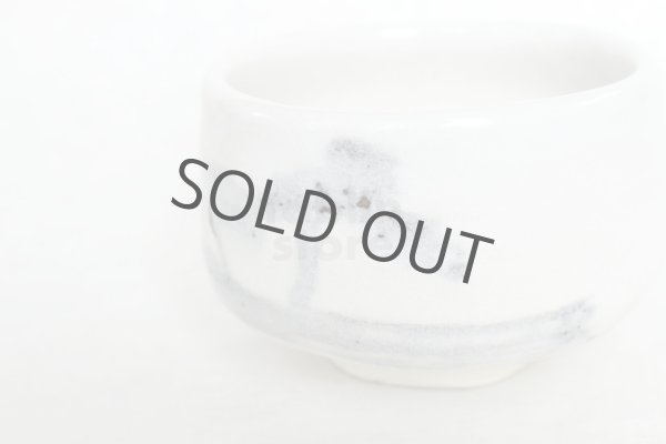 Photo2: Mino ware pottery Japanese tea ceremony bowl Matcha chawan sansui white shino (2)