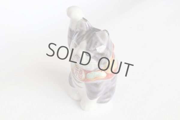Photo2: Japanese Lucky Cat Kutani Porcelain Maneki Neko yon shiyusai H 14cm  (2)