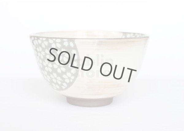 Photo4: Kiyomizu relief cherry gray Hiroshi Sasatani Japanese matcha tea bowl chawan (4)