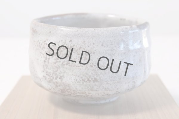Photo2: Mino yaki ware Japanese tea bowl Nezumi shino ashi wata toka chawan (2)