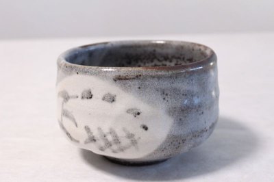 Photo3: Mino yaki ware Japanese tea bowl Nezumi shino ashi wata toka chawan