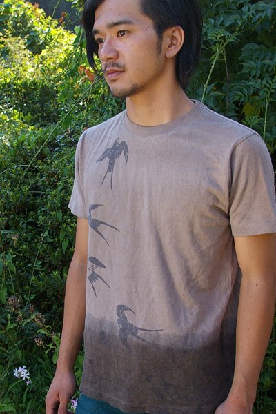 Photo1: Natural and Hand dyes Mitsuru unisexed T-shirt made in Japan kakishibu swallow (1)