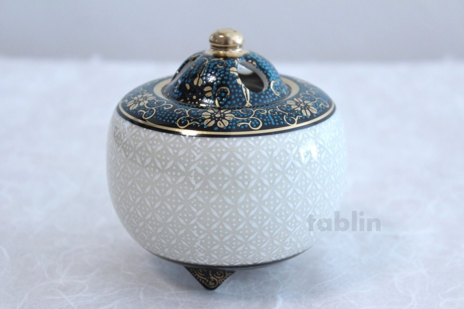 Kutani Porcelain Japanese incense burner Hakushippo Aotibu M3 H10cm