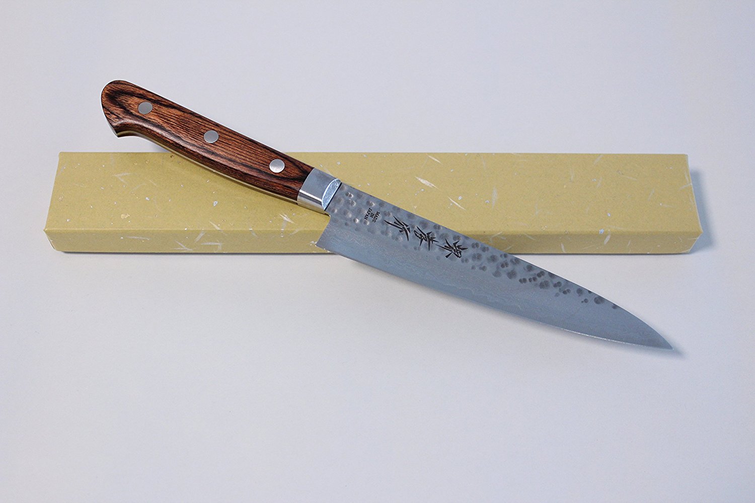SAKAI TAKAYUKI hammered Damascus 17 Layer VG10 knife 135mm